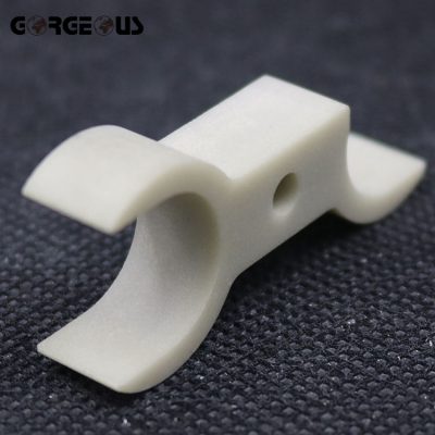 أجزاء سيراميك نتريد الألومنيوم ALN ذات الشكل المخصص للذراع الروبوتية