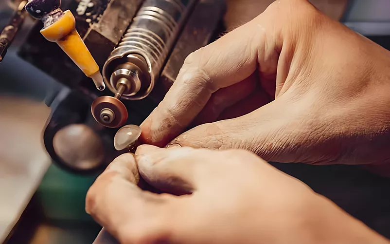 Polished cubic zirconia