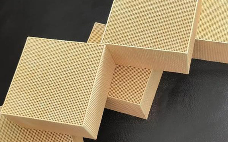 Transportador de catalisador de metal precioso