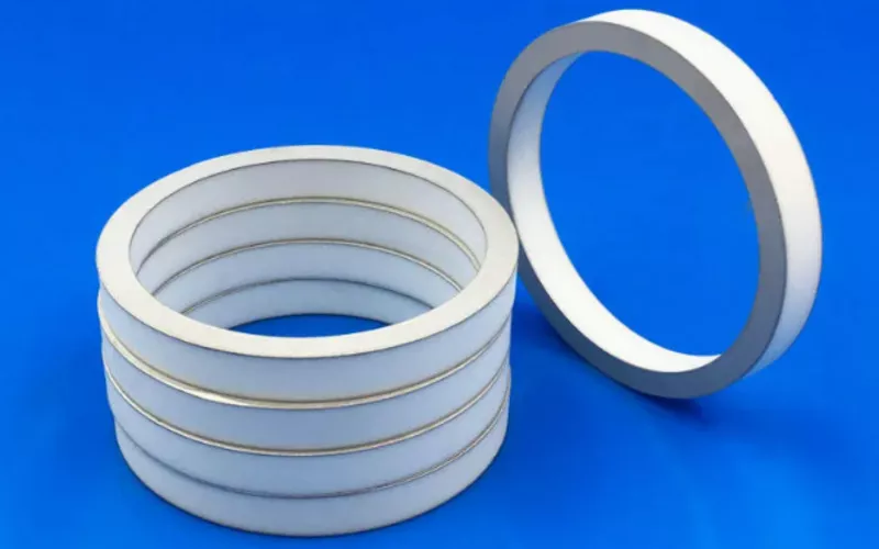 Dlaczego warto wybrać pierścienie z tlenku glinu? Właściwości, zalety i zastosowania