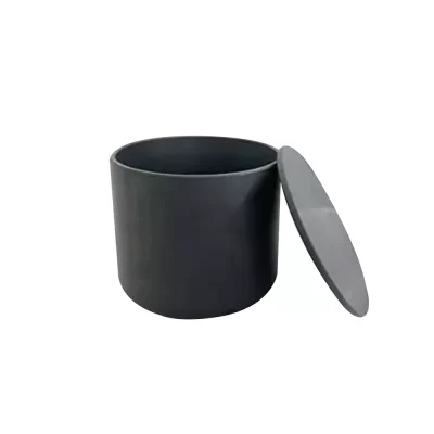 Silicon carbide crucible used for metal melting with high strength and heat resistance