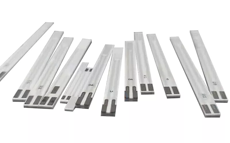 Planar zirconia ceramic chip serving as the core sensing element of an O2 sensor