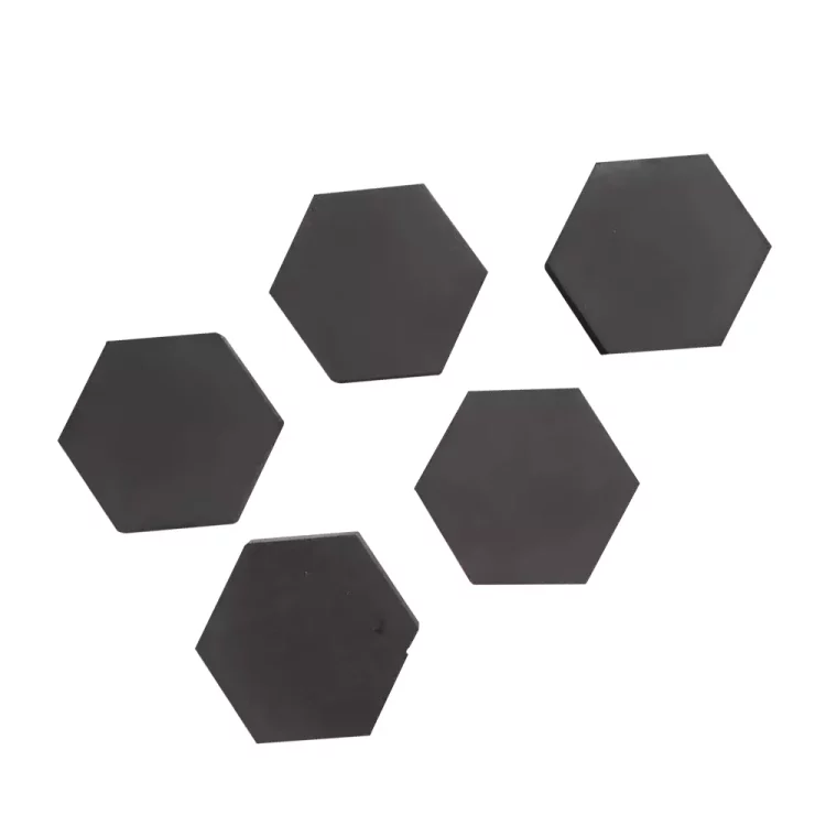 Lightweight silicon carbide armor plate with excellent ballistic resistance