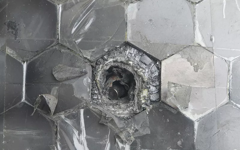 Silicon carbide bulletproof plate providing high hardness and ballistic protection