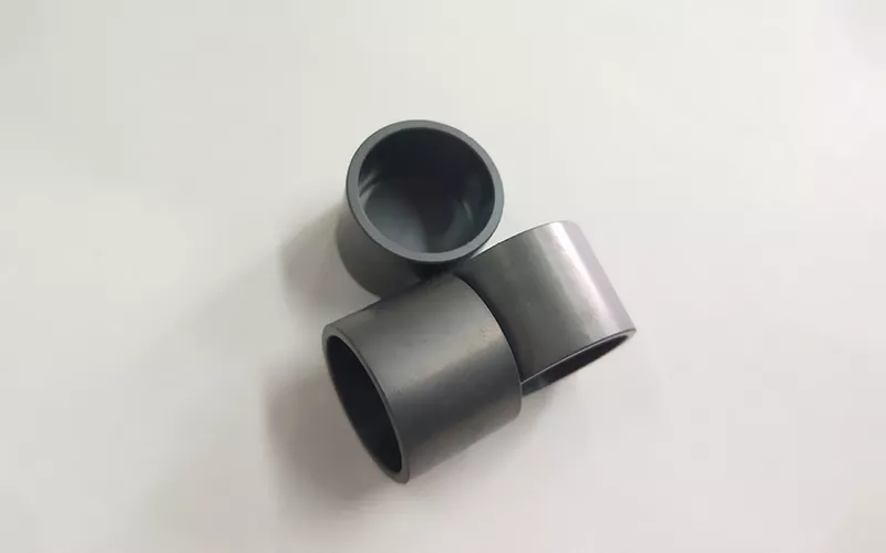 Thermal shock resistant silicon carbide round crucible suitable for rapid heating and cooling processes