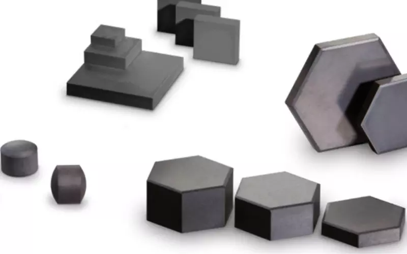 Silicon carbide behaves almost like a diamond. It is not only the lightest, but also the hardest ceramic material and has excellent thermal conductivity, low thermal expansion and is very resistant to acids and lyes. 