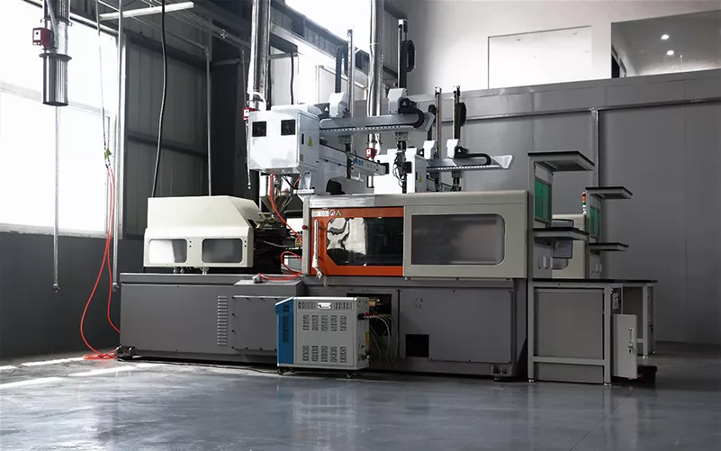 Industrial ceramic injection molding machine