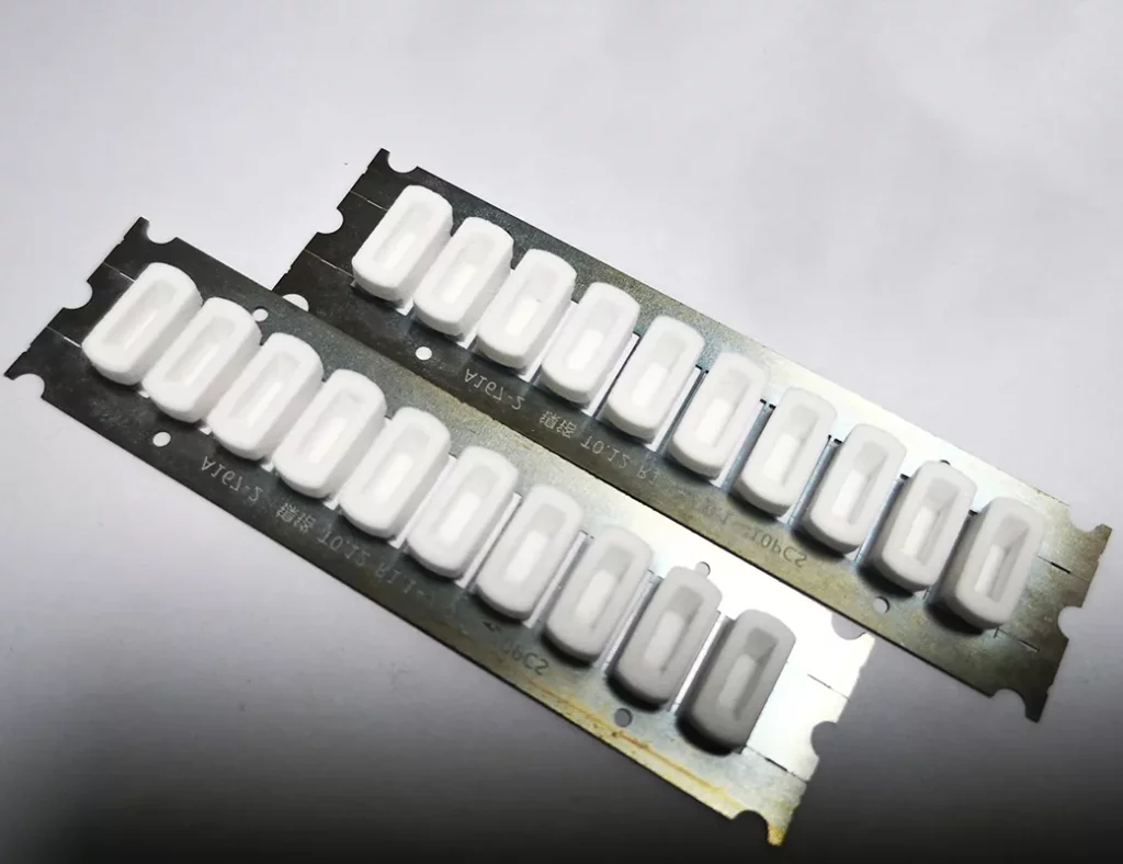 Porous ceramic electronic smoke heating core