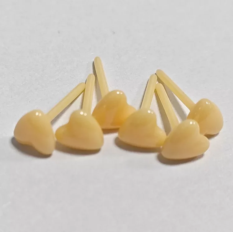 Light_yellow_ceramic_earrings
