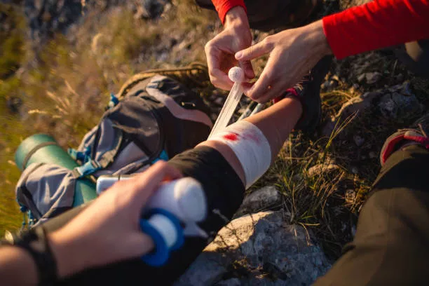 What_Should_Be_in_an_Outdoor_First_Aid_Kit