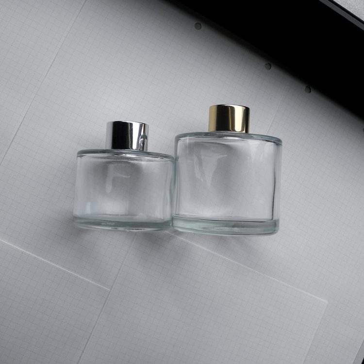 clear cylindrical aromatherapy glass bottle 002