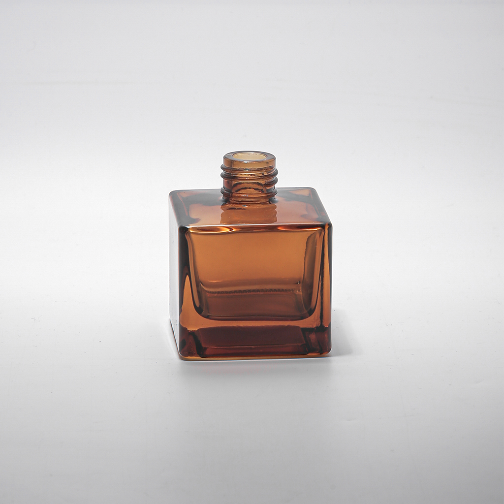 Square-diffuser-bottle4