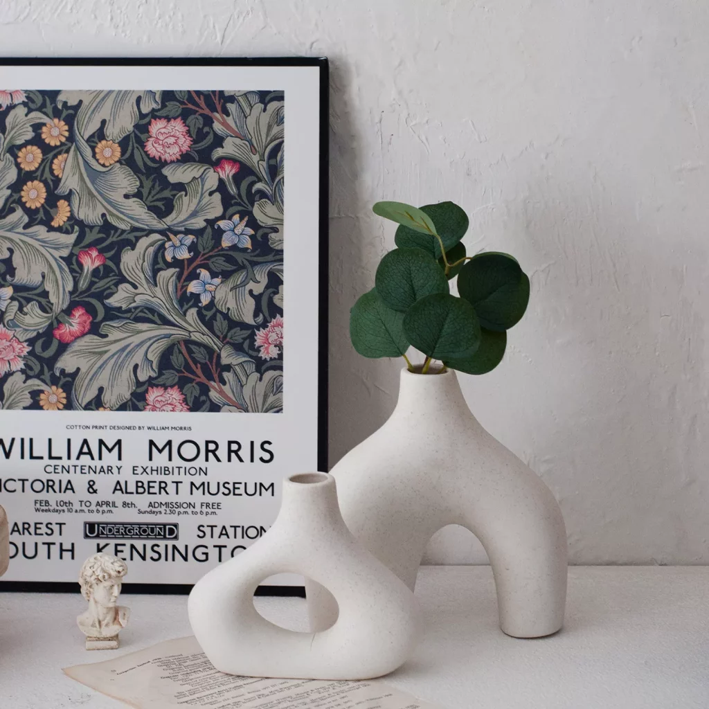 Modern Simple Ins Style Irregular White Ceramic Flower Vase for All Season Homedecor Wedding Decoration and Gifts