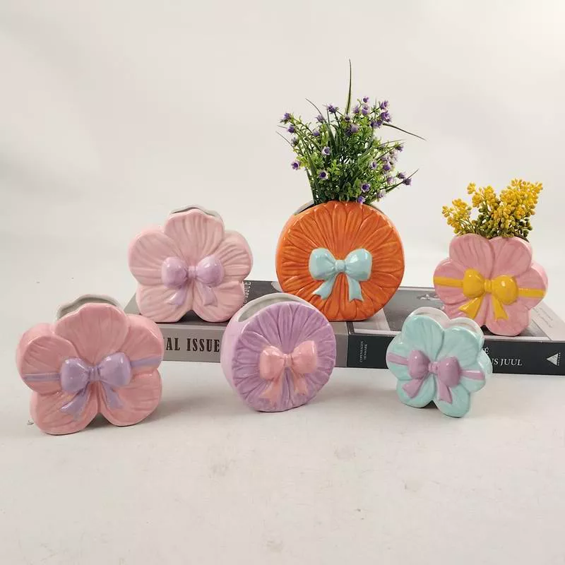 Hand-painted Fashion Ceramic Flower Pot with Flower Shape Design
